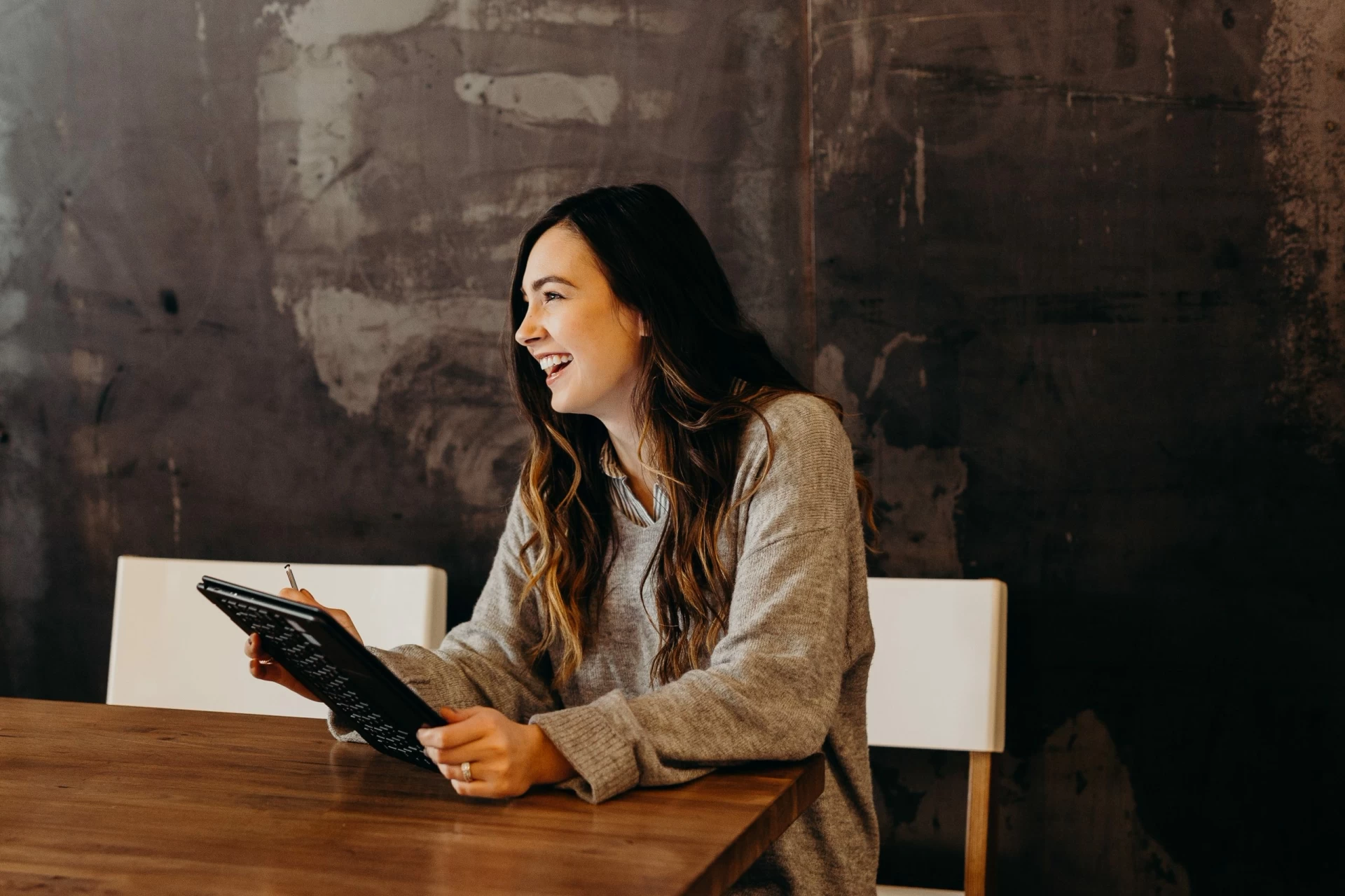 brooke-cagle-JBwcenOuRCg-unsplash what you should know about tefl diploma courses