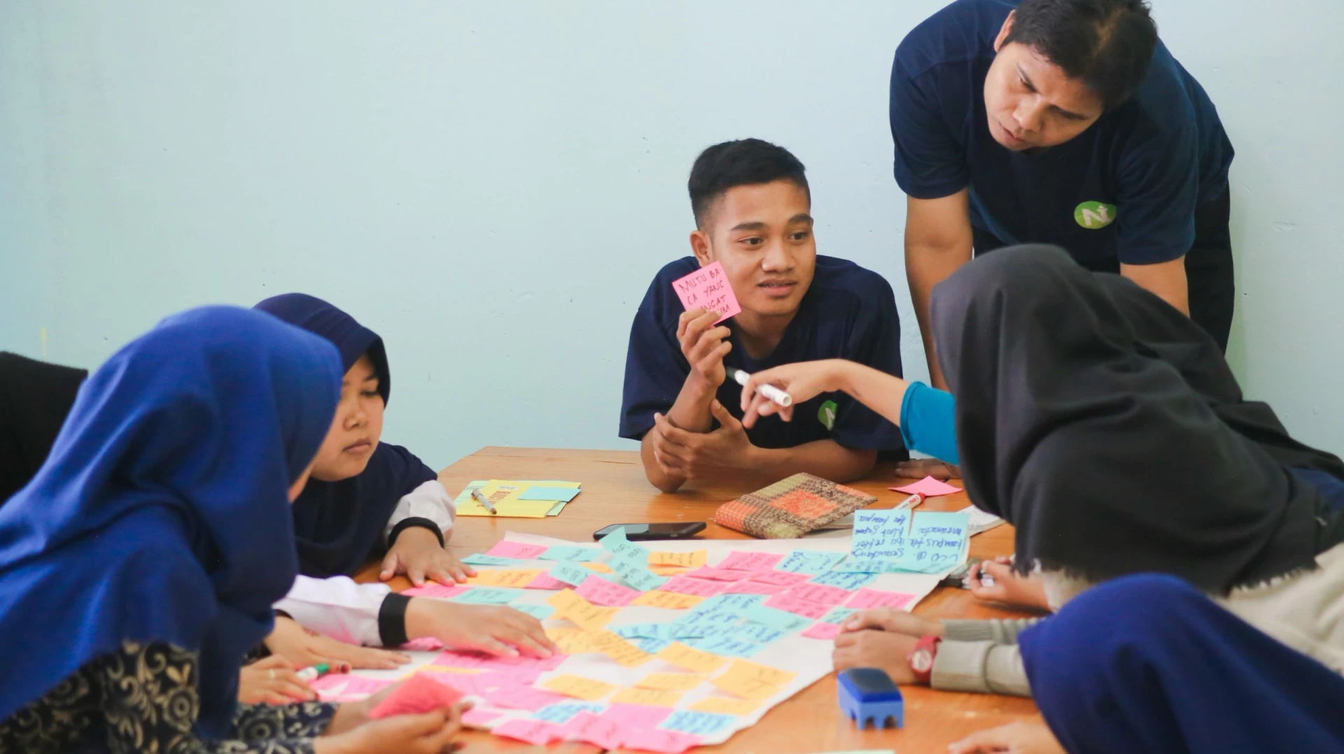 zainul-yasni-QiIxg_q2vh0-unsplash tefl teacher