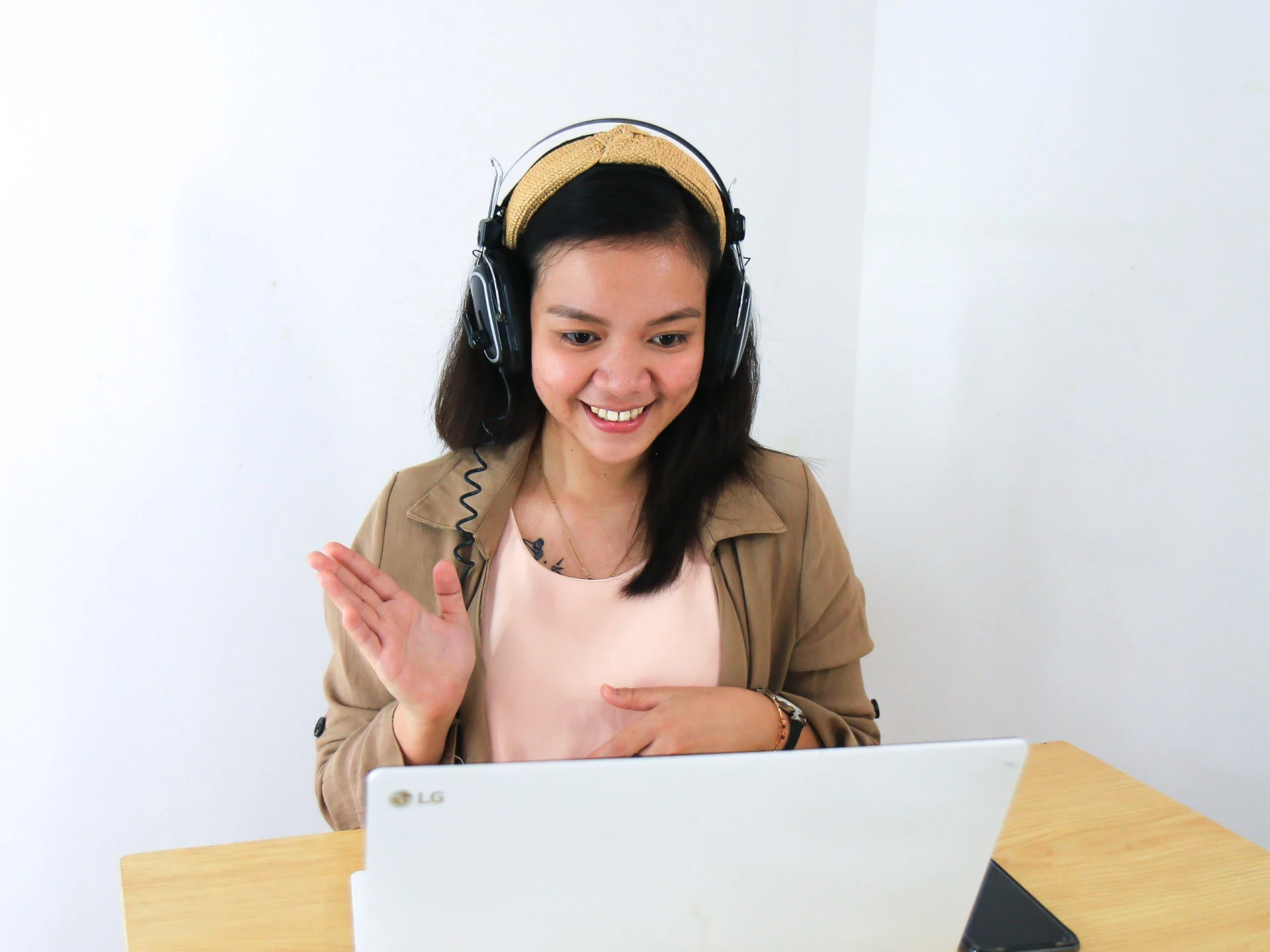 beci-harmony-jEmHVzBUTSI-unsplash Can You Teach English Online with TEFL Certification?