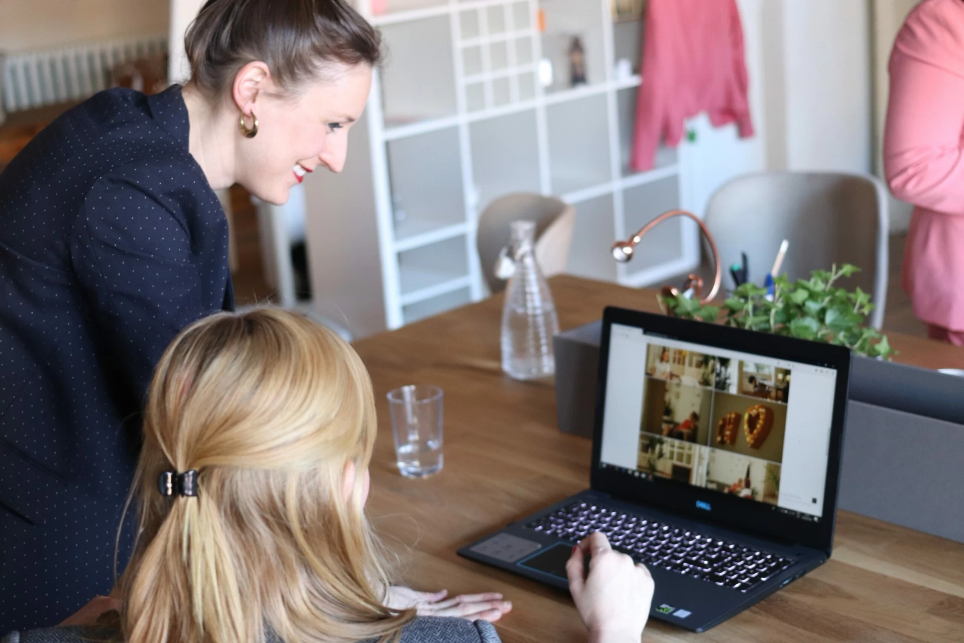 cowomen-hz-6prUpVss-unsplash (1) TEFL Certification Online