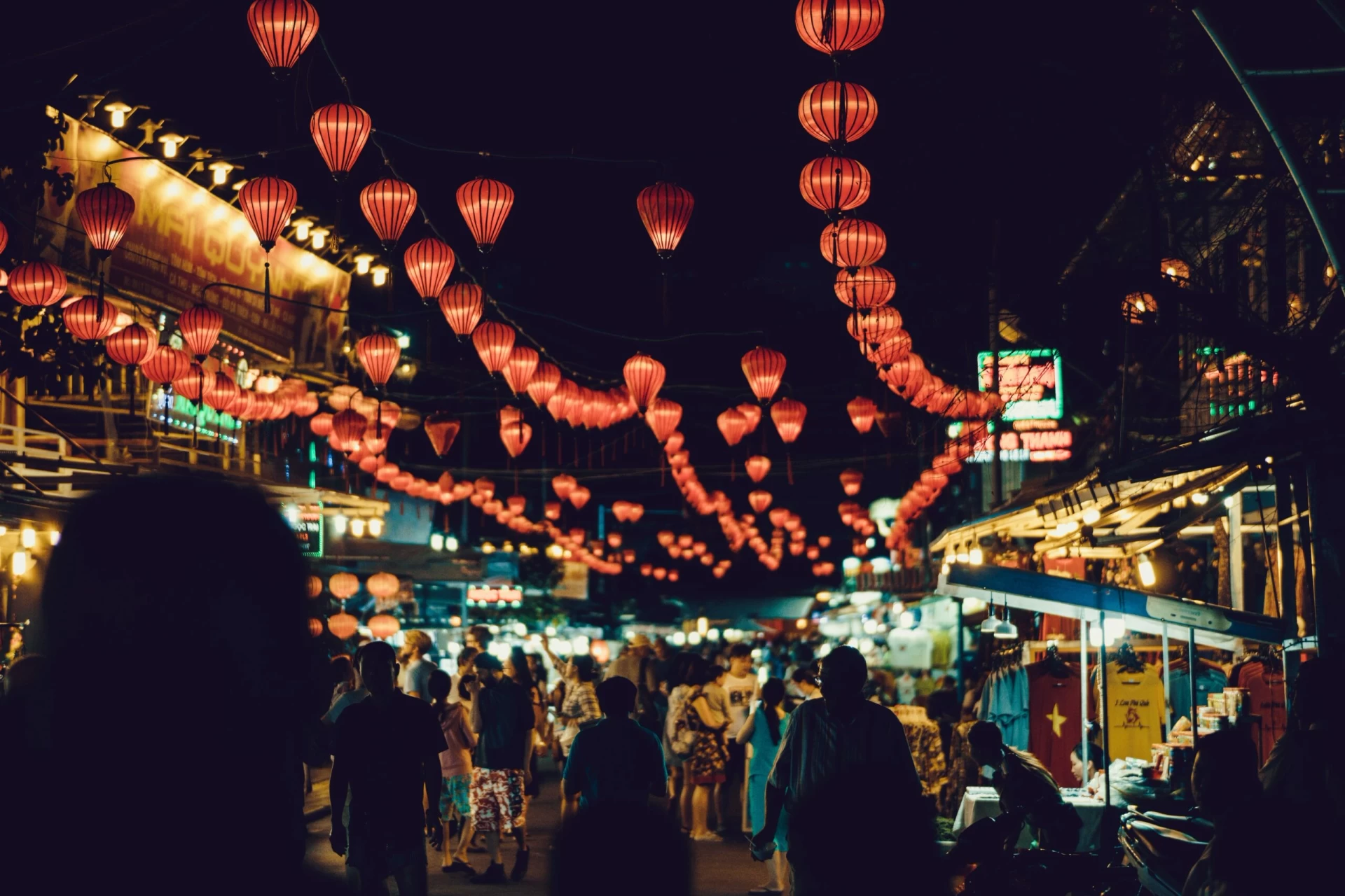 chris-slupski-tCM6cQjIQ7Q-unsplash What Are the Top TEFL Programs in Vietnam?