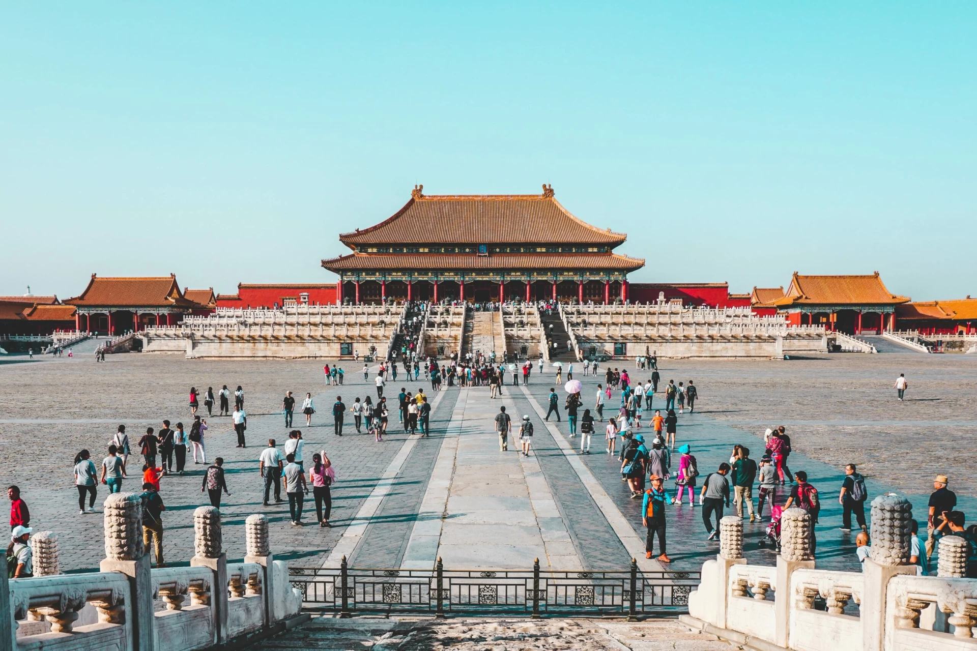 ling-tang-yBroAF1cN3I-unsplash What Are the Best TEFL/TESOL Course Providers in China?