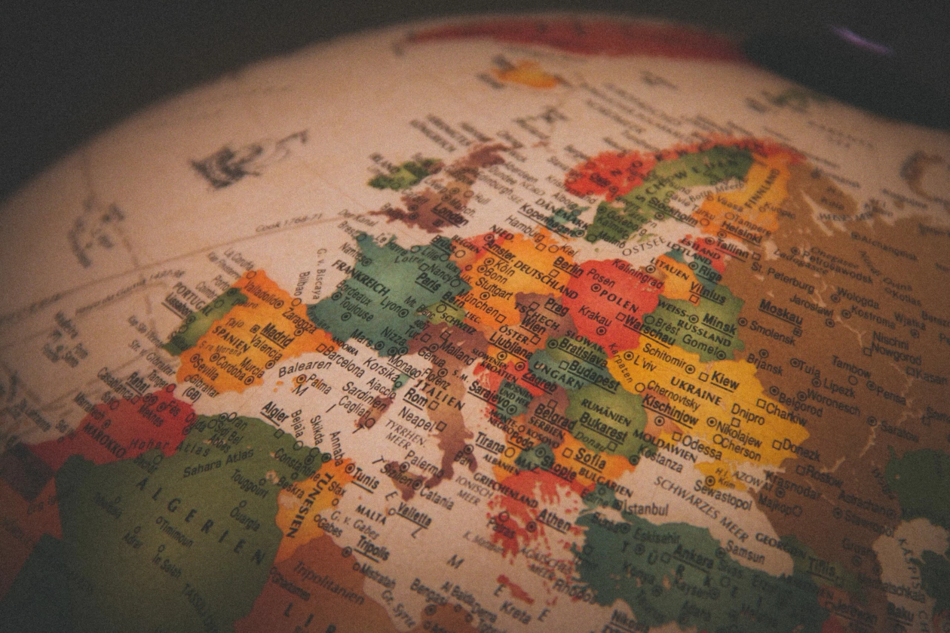 christian-lue-7dEyTJ7-8os-unsplash European Nations