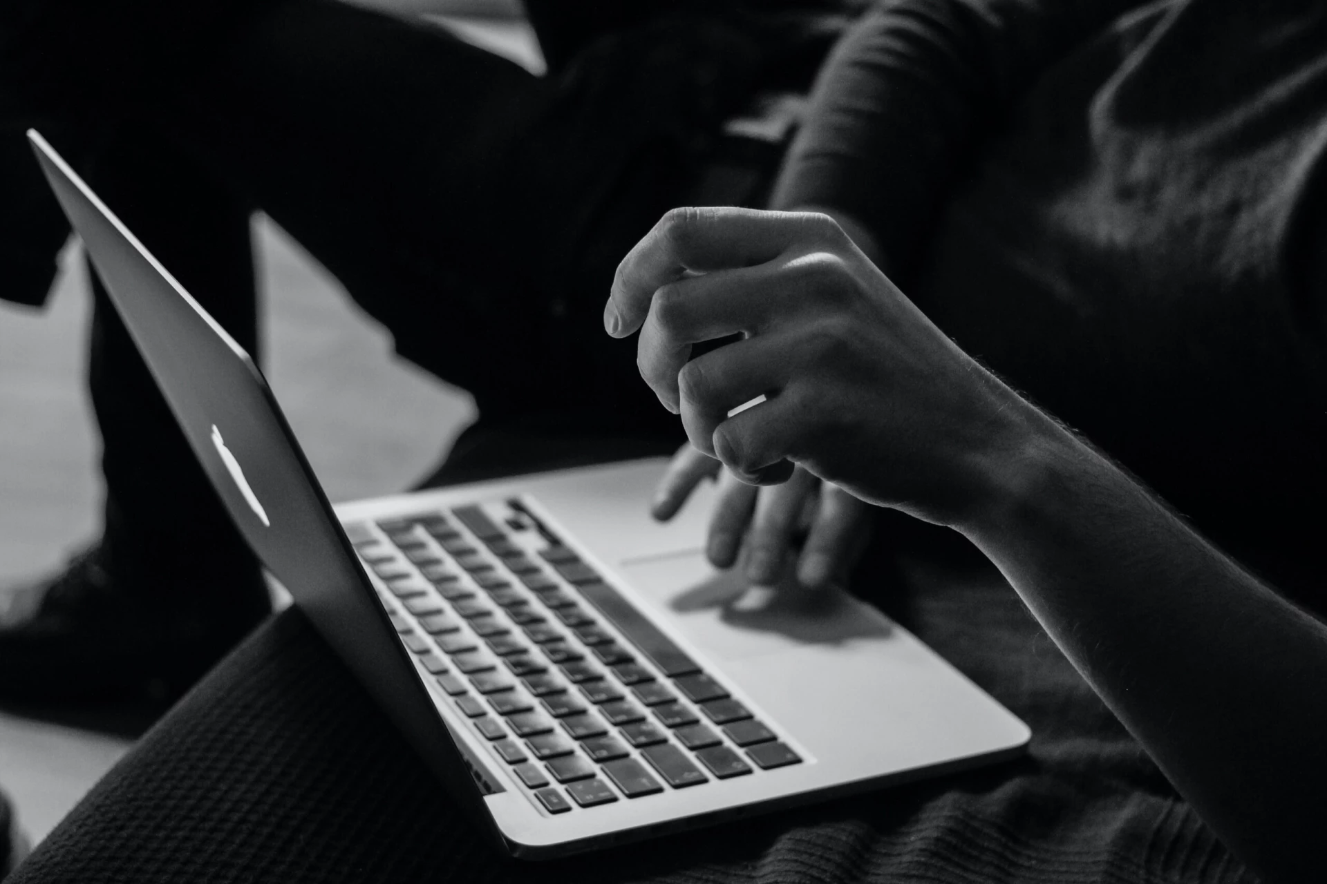 sergey-zolkin-_UeY8aTI6d0-unsplash Requirements for Online TEFL Programs