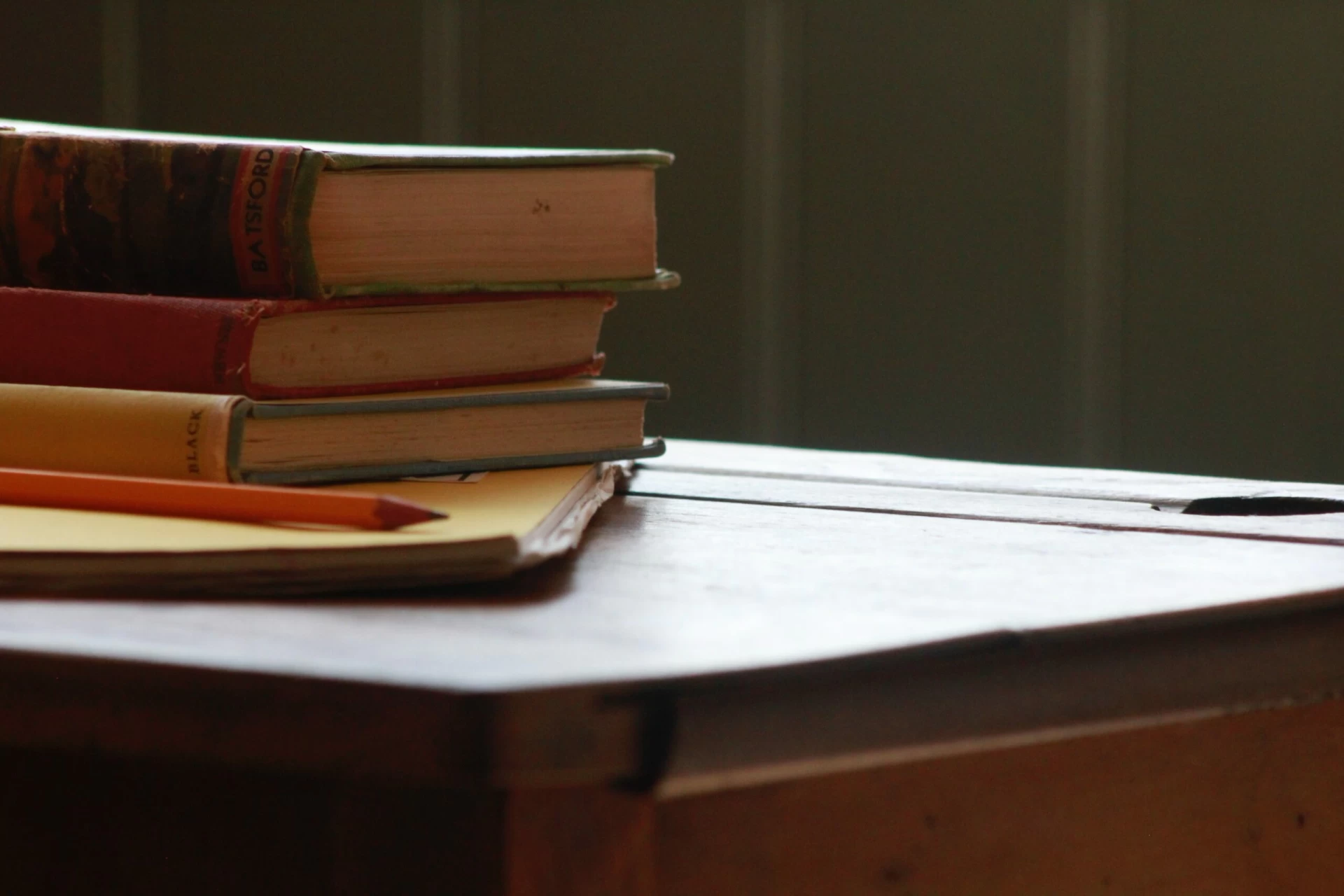 robin-worrall-Q8HfuO9udts-unsplash (1) finish a tefl course